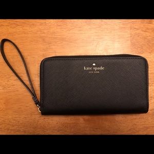 Excellent condition black Kate Spade wristlet